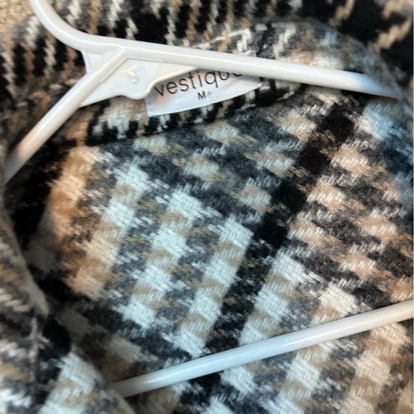 Vestique Patterned Shacket - Picture 4 of 4